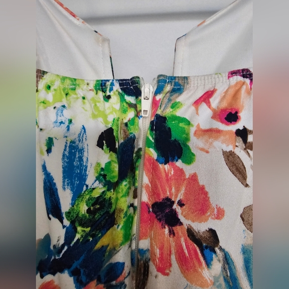 gLARE Multicolored Floral Plunging V Neck Dress - Picture 6 of 16